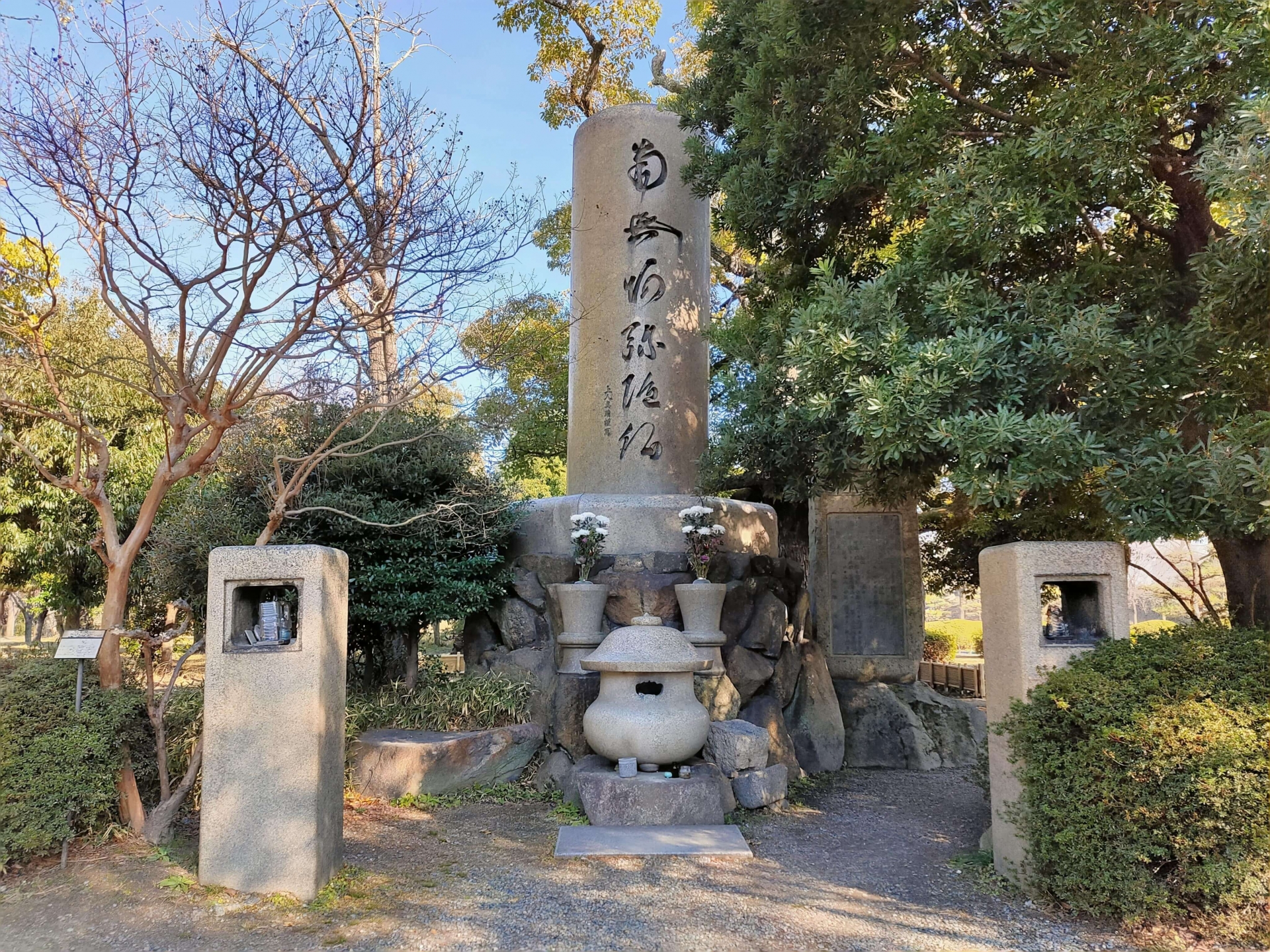 蓮如上人名号碑